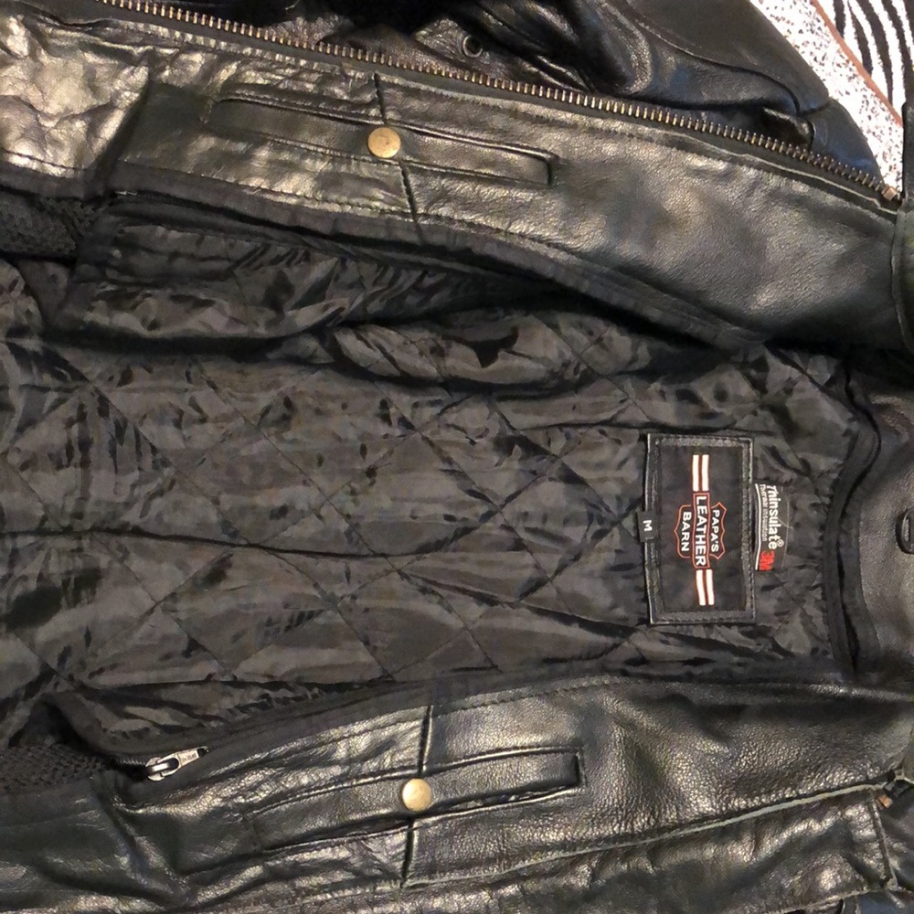 PaPa’s leather Barn woman’s leather jacket. - Picture 6 of 6